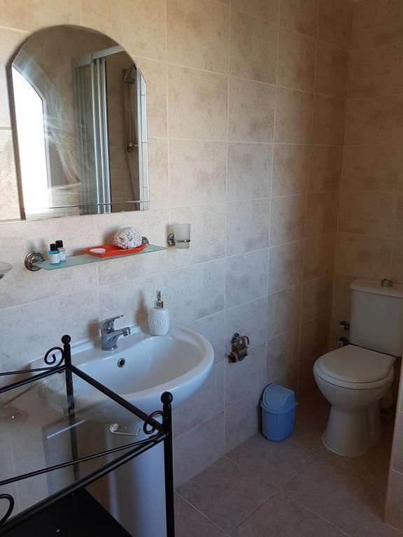 Aphrodite Beachfront Penthouse Apartment Ghaziveran Ngoại thất bức ảnh