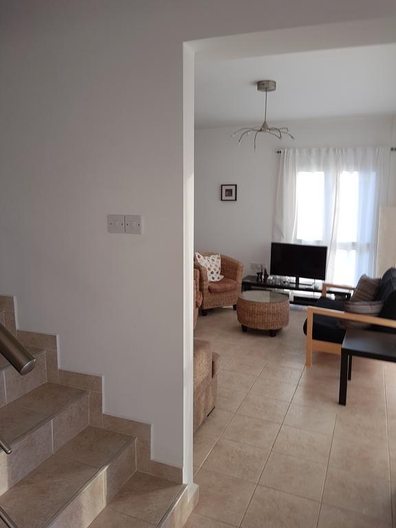 Aphrodite Beachfront Penthouse Apartment Ghaziveran Ngoại thất bức ảnh